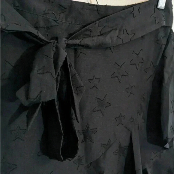 Pants Store Black Star Print Ruffle Mini Skirt Size Small Tie Waist Boho - Picture 3 of 6